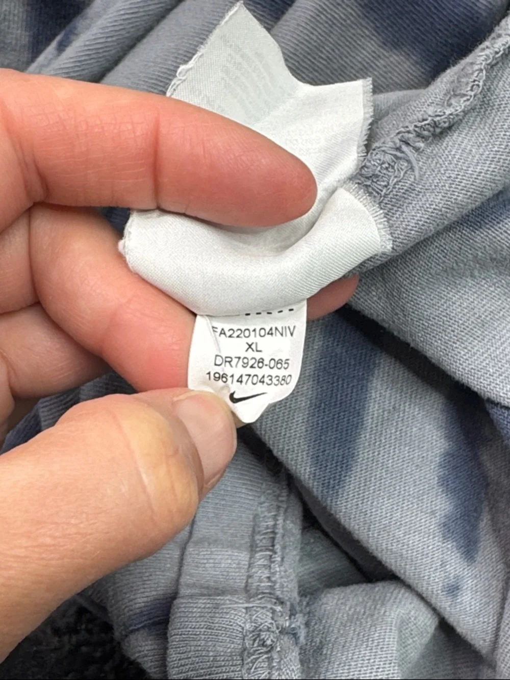 Nike Premium Essentials Loose Fit Gray Tie Dye Tshirt Size Large